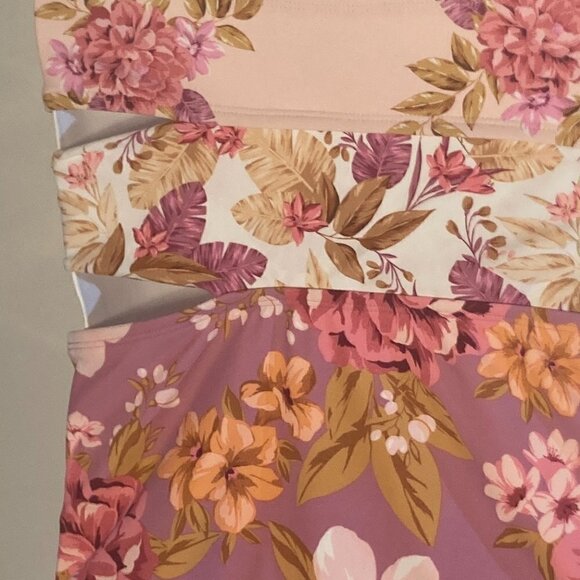 Kona Sol NWT SZ M Pink Floral Cut Out One Piece Figure Flattering Swimsuit Beach - Picture 5 of 9